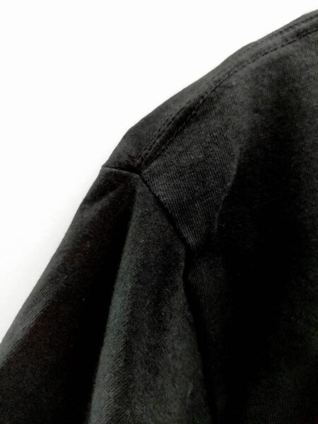3_Detail manche copie YOYAKU T-SHIRT Black / Neon Magenta