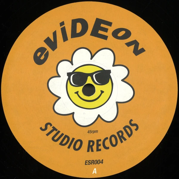 ESR004_1_600 Mikrokosmos EP. 4